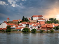 Малкият словенски град край езеро, който остава в сянка — Птуй