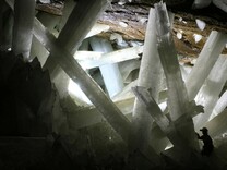 Огромната дупка в земята, пълна с кристали — Наика