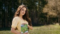 „Спокойствие в бурята“ –  новата книга на Изабел Овчарова-Изи – оглави класациите за най-продавани книги още преди излизането си
