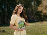 „Спокойствие в бурята“ –  новата книга на Изабел Овчарова-Изи – оглави класациите за най-продавани книги още преди излизането си