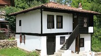 Изгубеният аристократ на Средна гора: Защо село Свежен трябва да бъде следващата ви дестинация