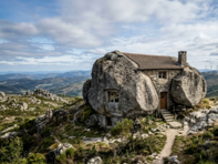 Каменната къща от анимационните филми: Истинската Casa do Penedo