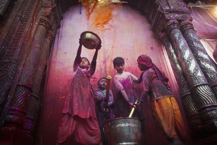 Холи: Фестивал на шарената лудост в Индия