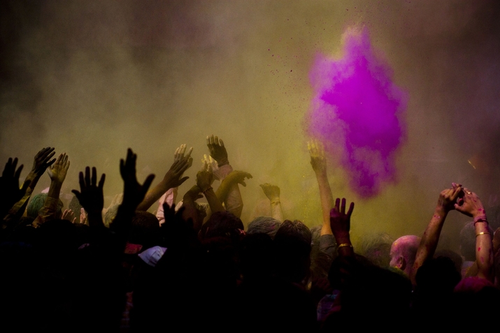 Холи: Фестивал на шарената лудост в Индия