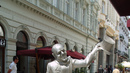 Статуи надничат от канализацията на Братислава