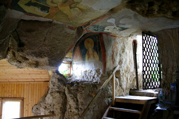 Ивановските скални църкви: Разходка над реката